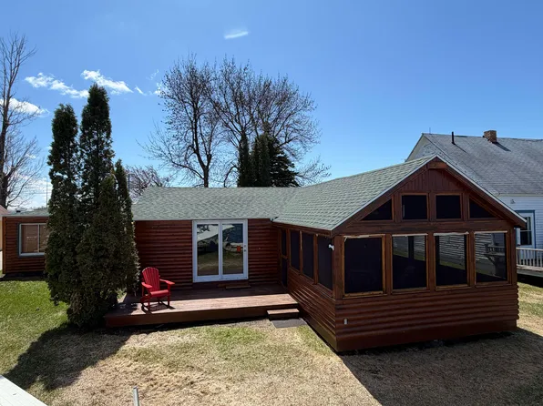 272 E Lakeshore Dr, Waubay, SD 57273