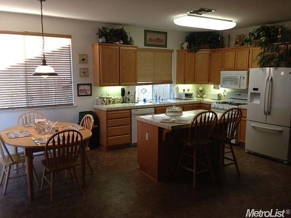 5th image of 2823 Swallowview Dr