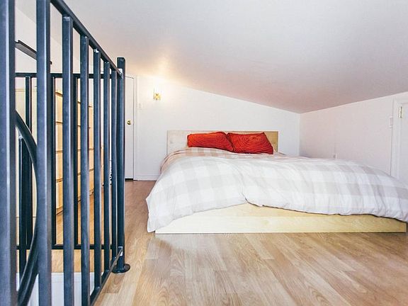 4th image of 1824 Green St #3E