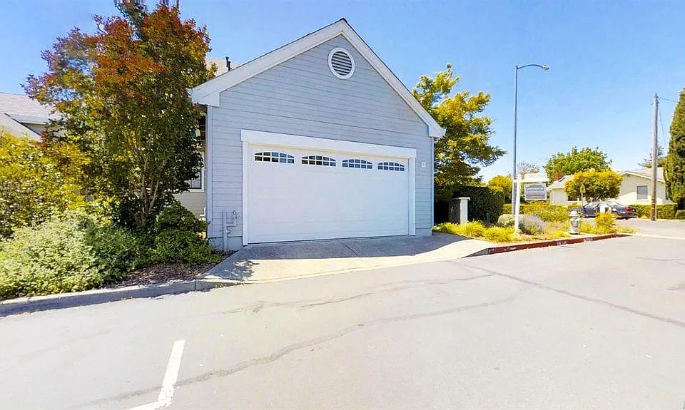 2 Valley West Cir