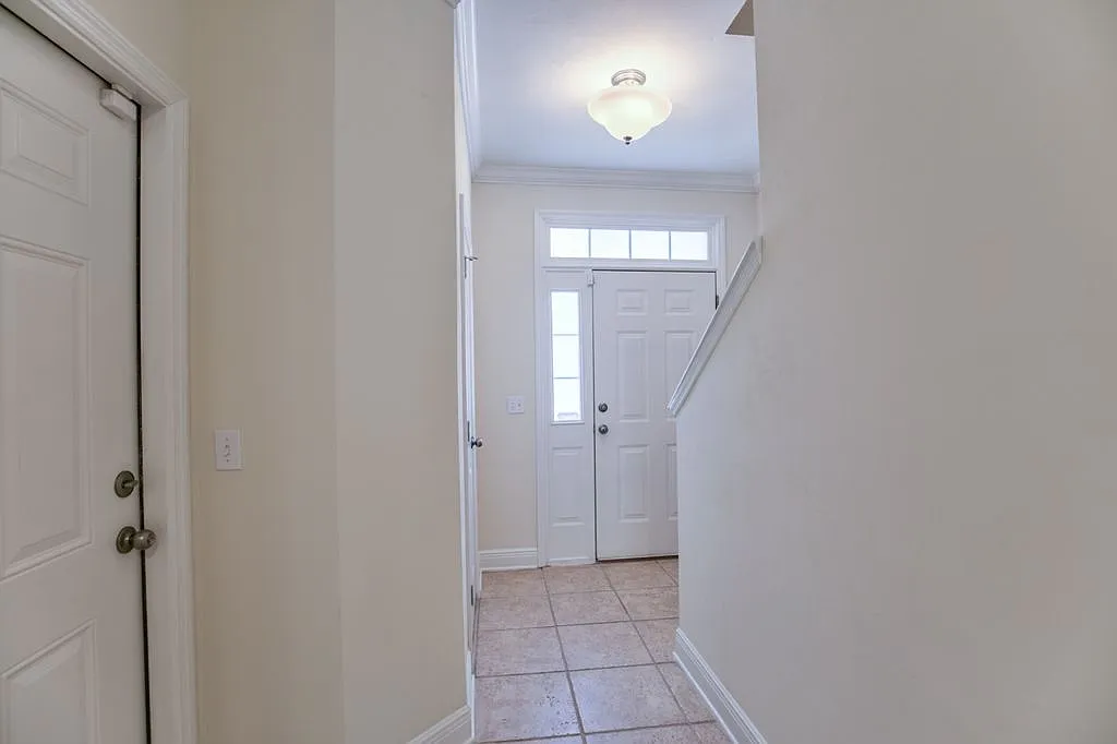 3 bed, 2.5 bath, 1705 sqft, $1,800 — Photo 1