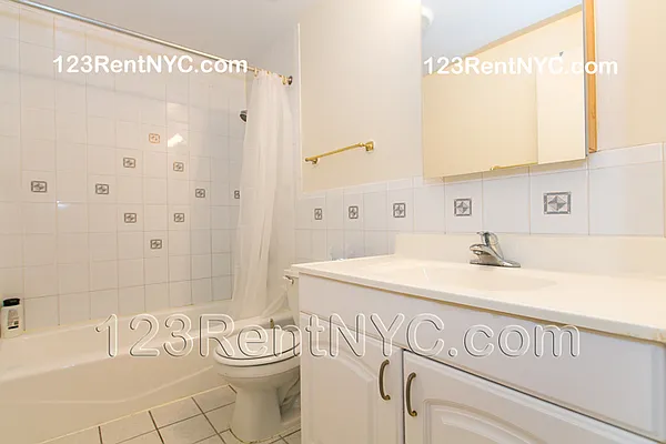 Rented by Chartwell Manhattan Realty | media 11