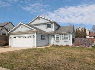 1210 Downing Dr, Hoffman Estates, IL 60192