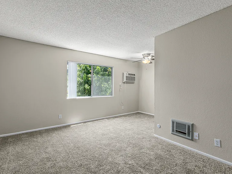 Topanga Canyon Apartments — Photo 22
