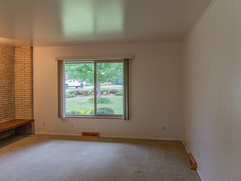 Spacious living room.