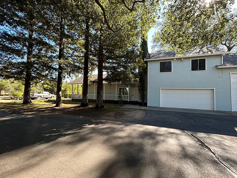 1661 Manzanita Ave — Photo 24