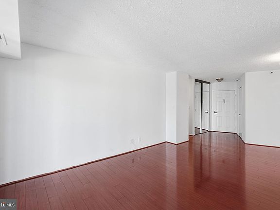2nd image of 1600 N Oak St APT 1604