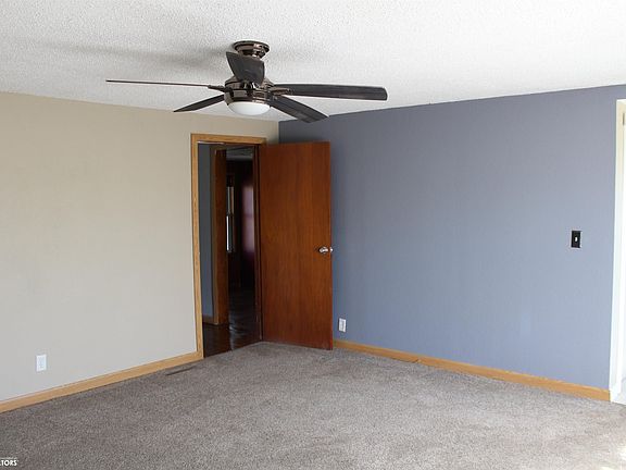 5th image of 304 E Main St