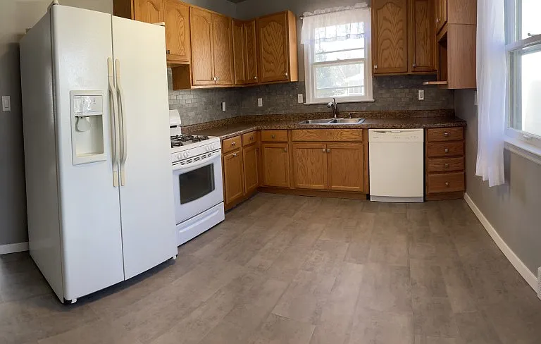 319 S East St — Photo 3