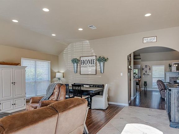 3rd image of 7304 Spring Oak Dr