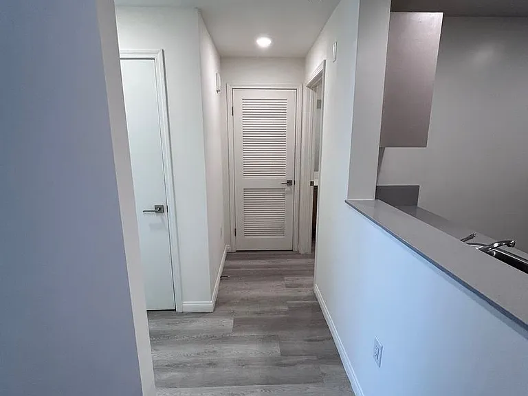 V on Victory Apartments — Photo 19