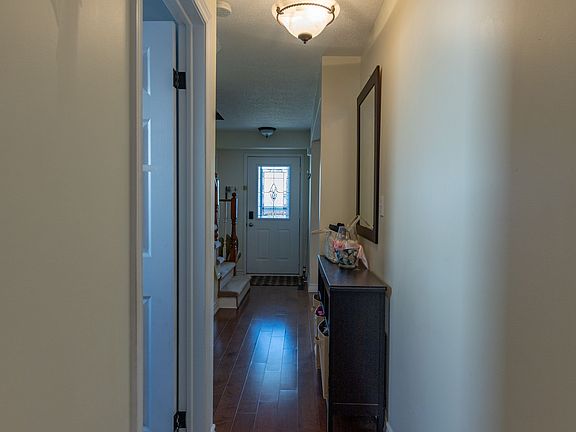 3rd image of 215 Windsor St
