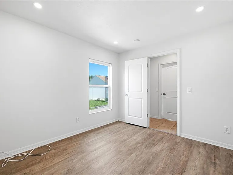 2210 Towering Oaks Cir — Photo 45