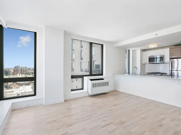 626 Flatbush Avenue image 2 of 19