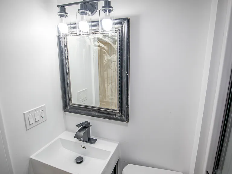 9105 Bancroft Ave — Photo 30