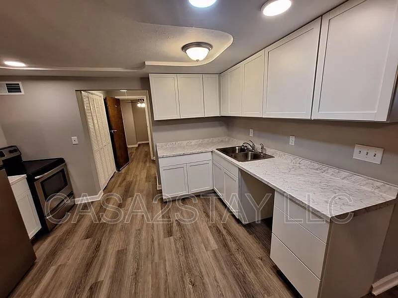 3 bed, 1.0 bath, 1200 sqft, $995 — Photo 2