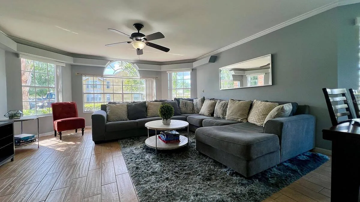 3 bed, 2.0 bath, 1220 sqft, $2,100 — Photo 4