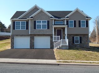 1363 Perry Dr, Denver, PA 17517