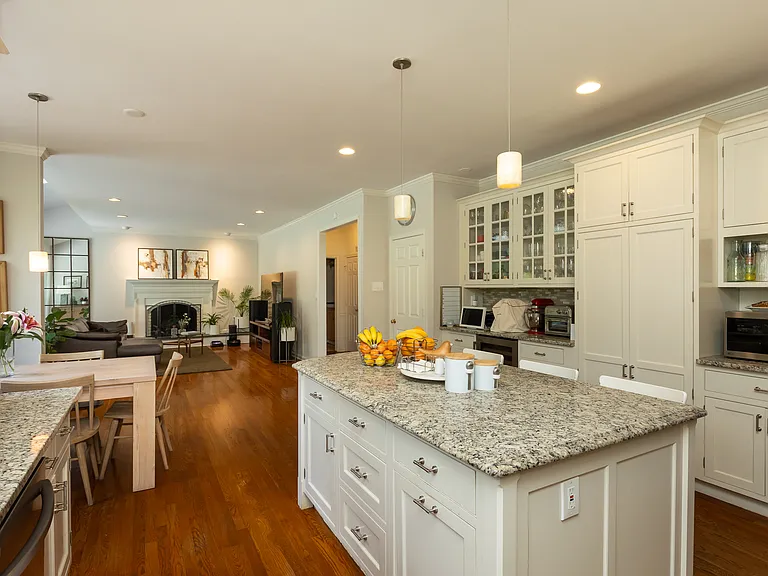 8809 Saunders Ln — Photo 16