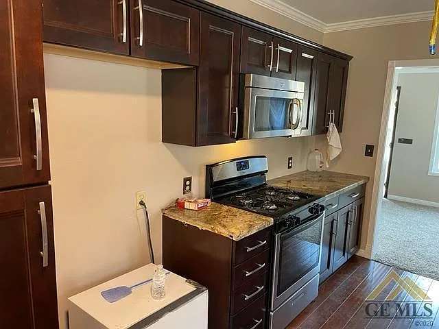 319 Highland Dr — Photo 2