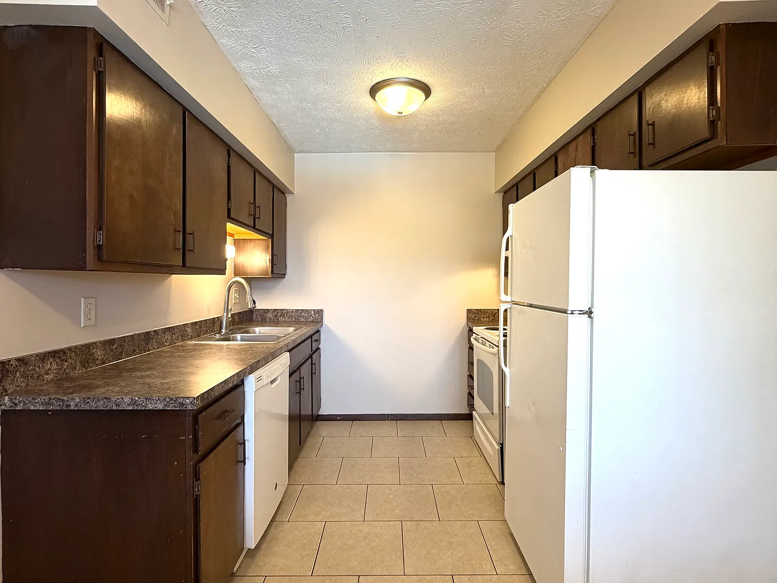 2 bed, 857 sqft, $1,075 — Photo 4