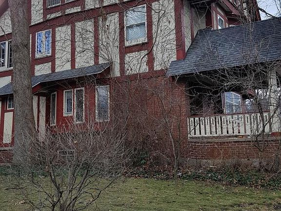 2nd image of 1200 Lake Dr SE #1