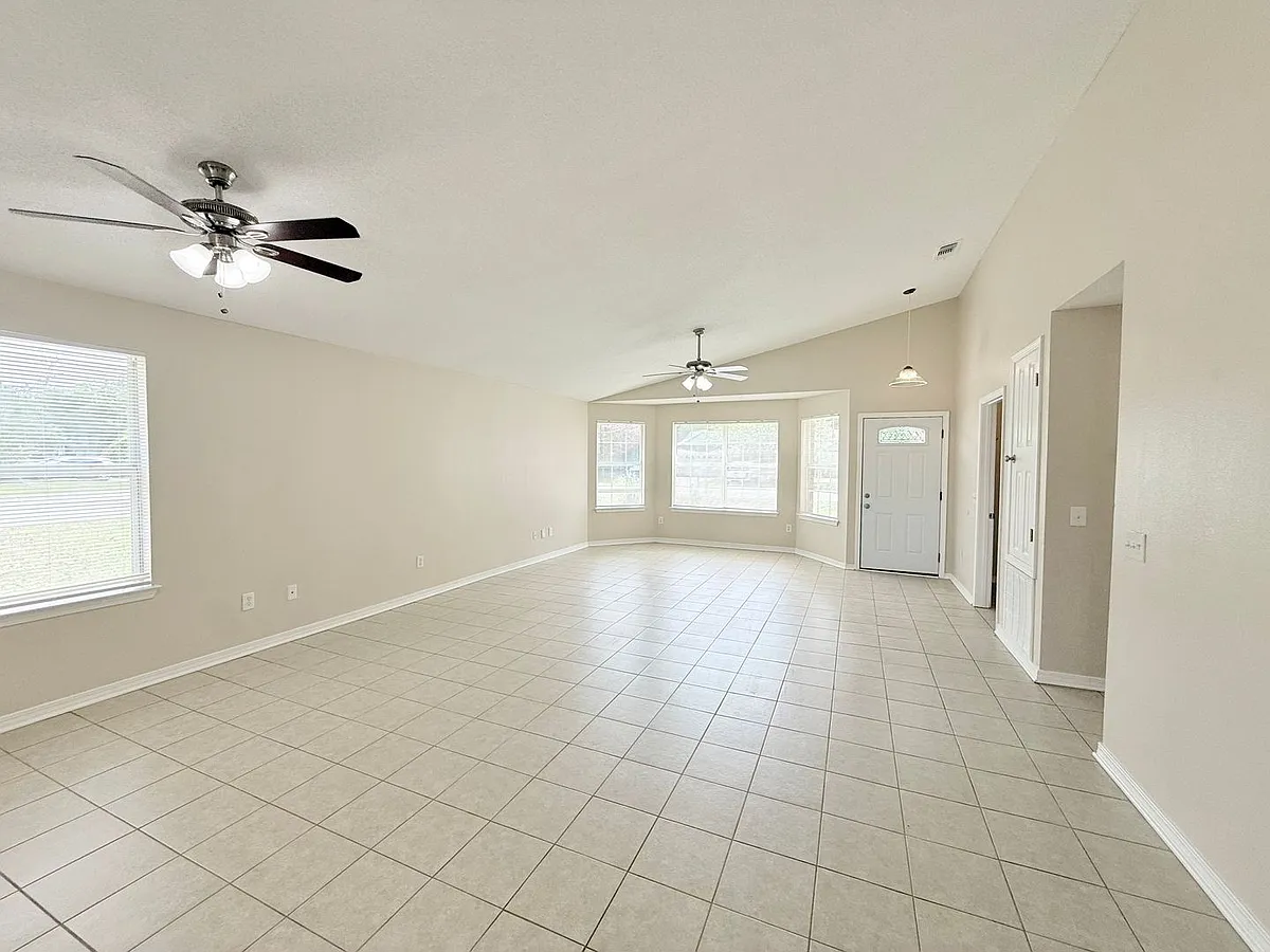 Building Photo - 4530 Chantilly Way