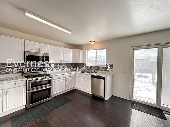 5th image of 3212 Blue Grass Cir