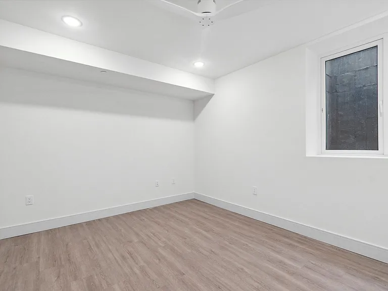 1221 E Fletcher St #108A — Photo 16