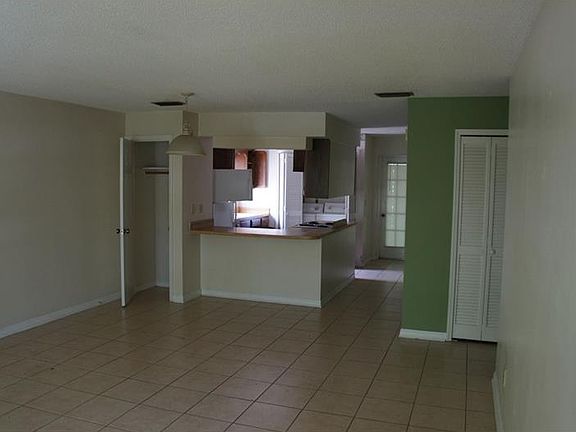 2nd image of 643 W Oak Terrace Dr #4