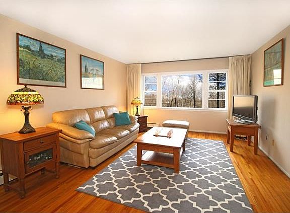 2nd image of 32 Water St