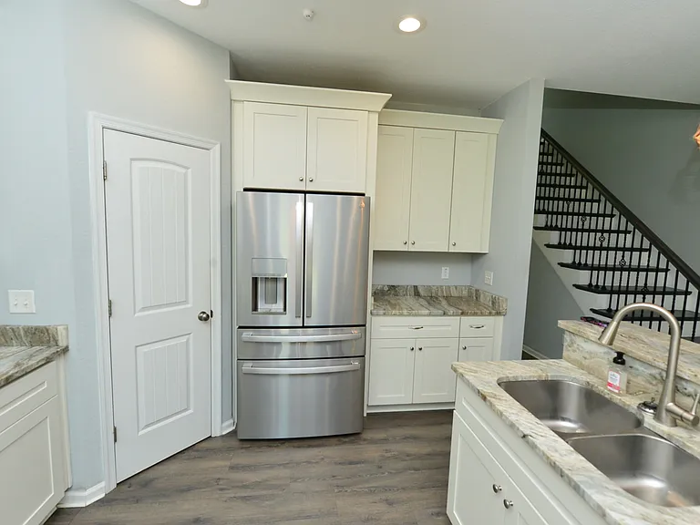 4219 Helen St — Photo 8