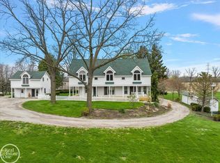 525 W Buell Rd, Oakland, MI 48363