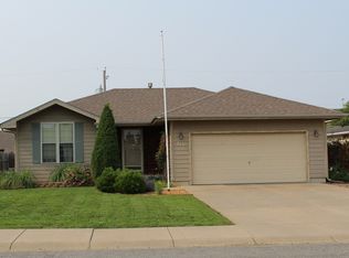 718 Dustin Rd, Salina, KS 67401