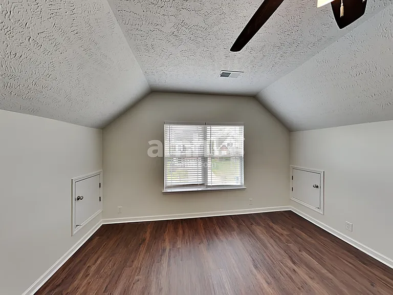 305 Schoolhouse Ct — Photo 19