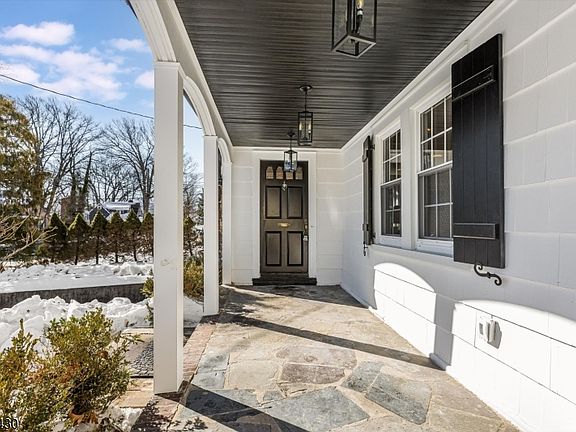 4th image of 27 Oakridge Rd