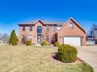 5221 Foxglove Ln, Godfrey, IL 62035