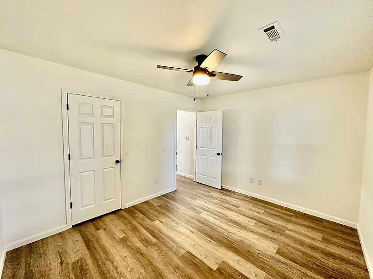 802 E Kara Ln — Photo 14