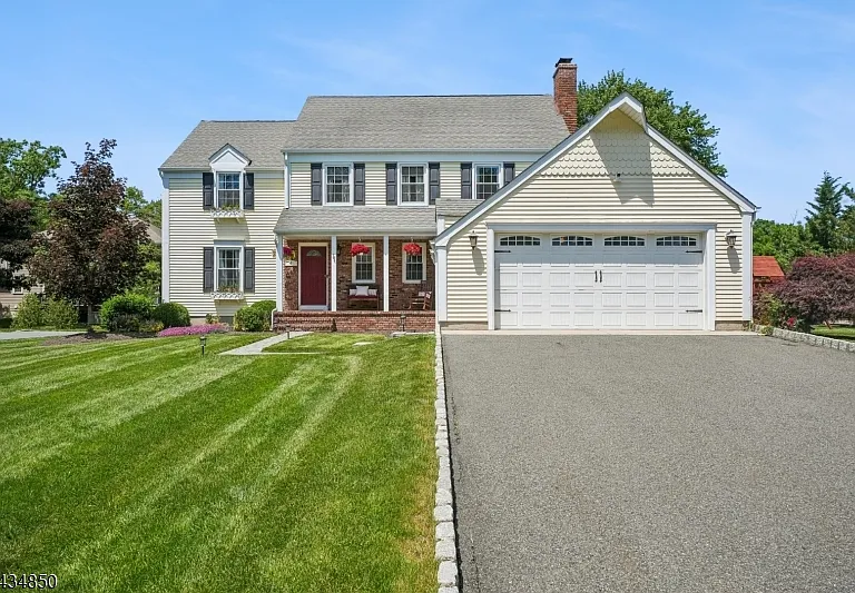 4 Copperfield Way — Photo 1