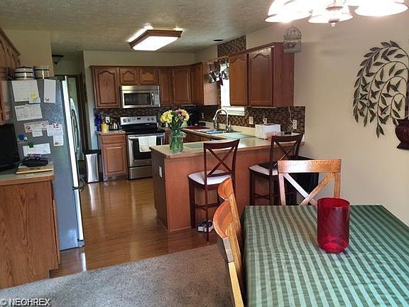 3rd image of 39212 Chestnut Ridge Rd