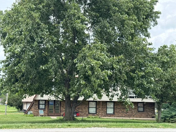 202 W Huron St, Irvington, IL 62848