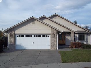 1563 W Harbeck Rd, Grants Pass, OR 97527