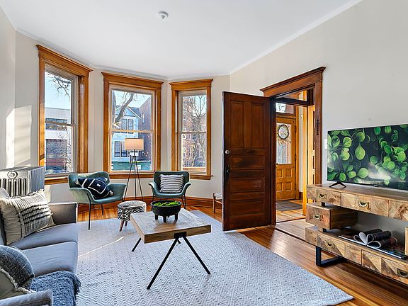 5th image of 2856 W Dickens Ave