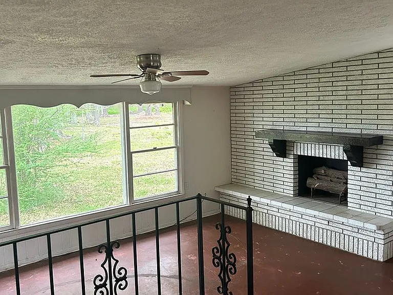 517 Griffin Ave — Photo 2