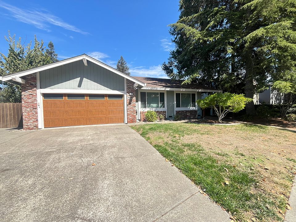 Front Yard/ Drive Way