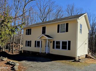 113 Spruce Ct, Hawley, PA 18428