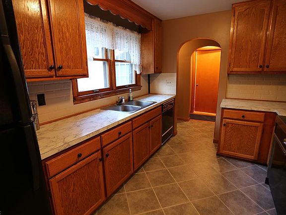 4th image of 913 Atwood Dr