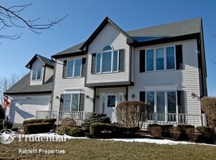 2051 Glenmoor Dr, Dundee, IL 60118