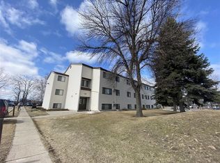1111 N 39th St, Grand Forks, ND 58203