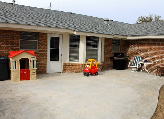 2nd image of 2411 W Shandon Ave